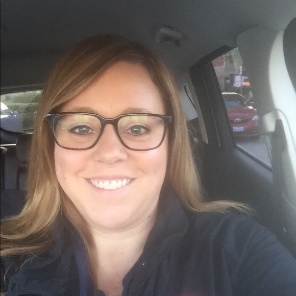 Meet your Posher, Stefani - Picture 1 of 1